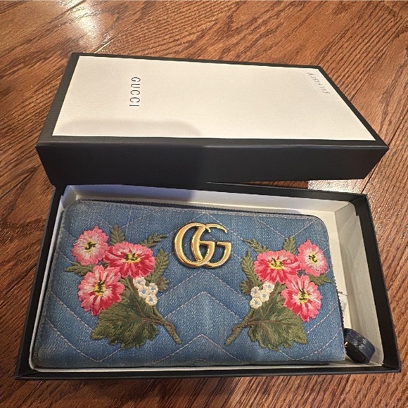 Gucci Floral Embroidered Wallet